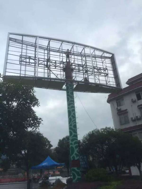 广西立柱三面翻